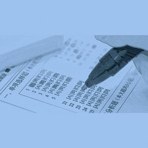 黑丝美女在床上做运动
