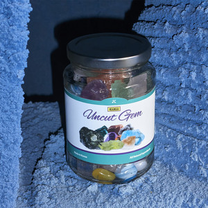 黑丝美女在床上做运动
